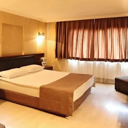 Uestuen Alsancak 3*