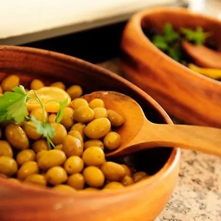 Hotel Uestuen Alsancak 3*