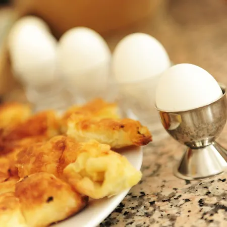 Uestuen Alsancak Hotel 3*