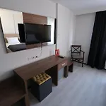 Uestuen Alsancak 3* إزمير