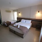 Uestuen Alsancak 3* إزمير