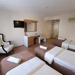 Uestuen Alsancak فندق 3*