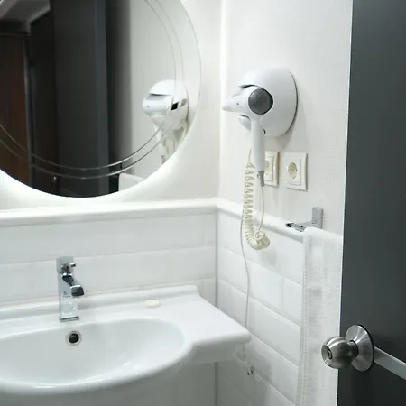 Hotel Uestuen Alsancak 3*