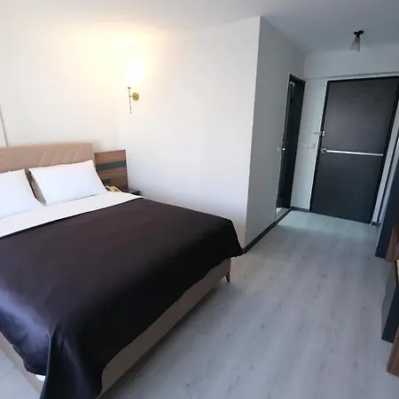 Hotel Uestuen Alsancak 3*