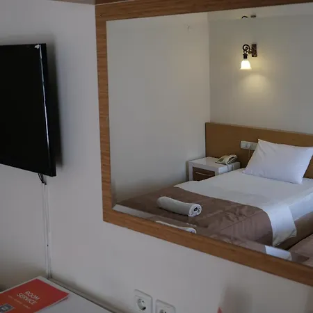 Uestuen Alsancak Hotel 3*