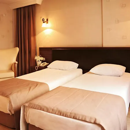 Uestuen Alsancak 3* Измир