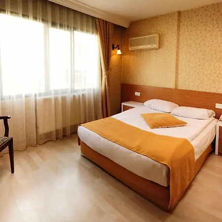 Hotel Uestuen Alsancak 3*