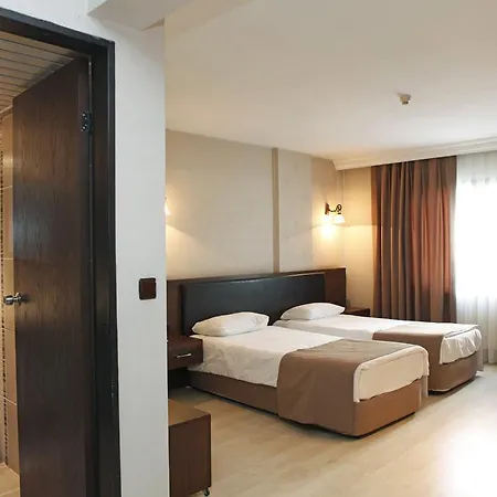 Отель Uestuen Alsancak 3*