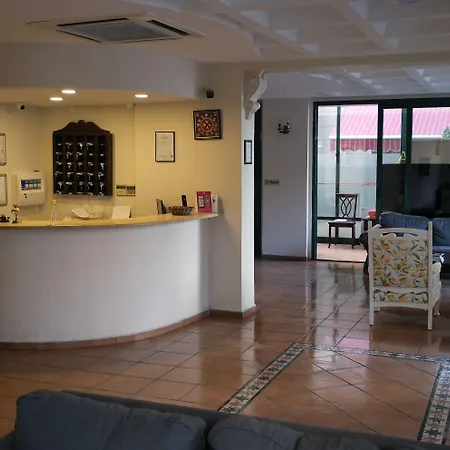 Отель Uestuen Alsancak 3*