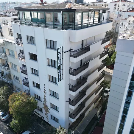 Отель Uestuen Alsancak 3*