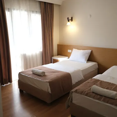 Uestuen Alsancak 3*