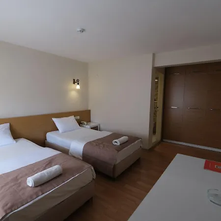 Uestuen Alsancak 3*