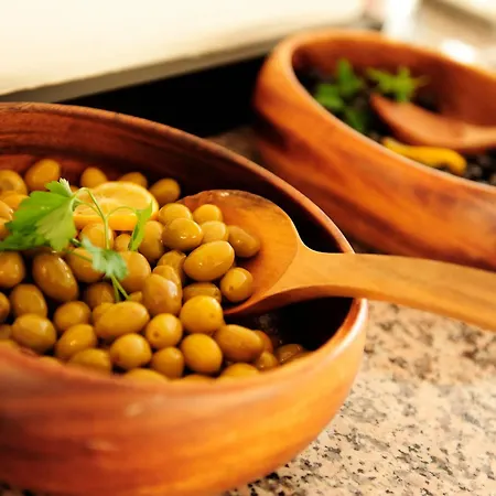 Uestuen Alsancak Hotel 3*