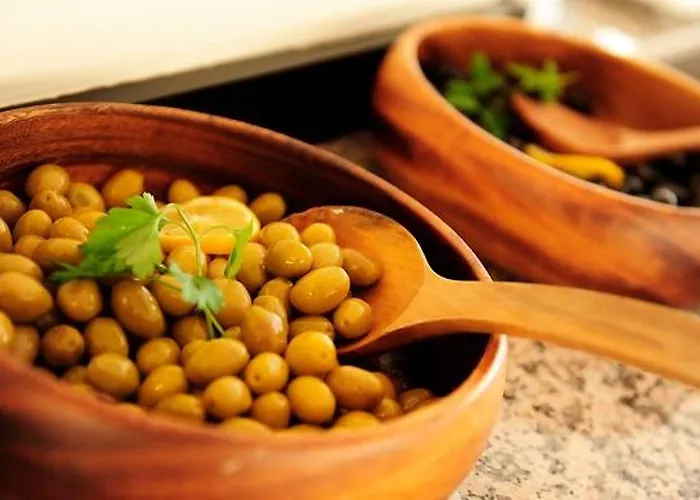 Hotel Uestuen Alsancak 3*