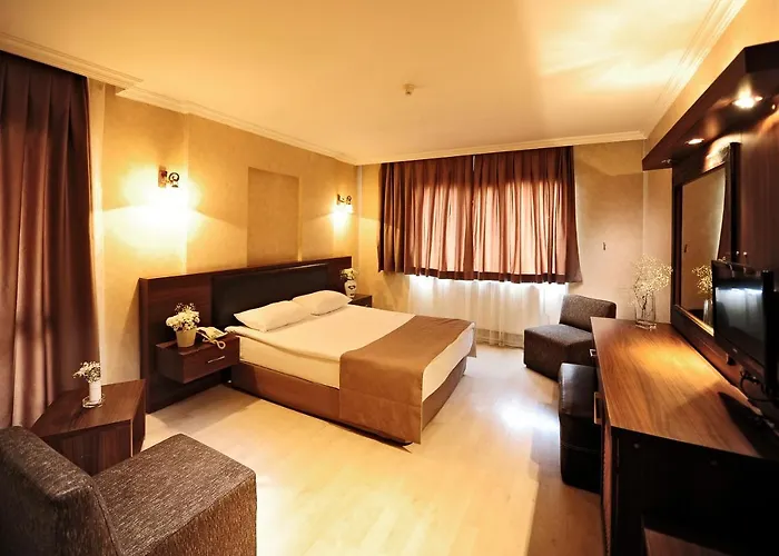 Hotel Uestuen Alsancak 3*