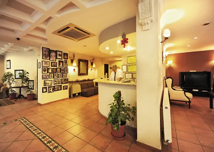 Hotel Uestuen Alsancak 3*