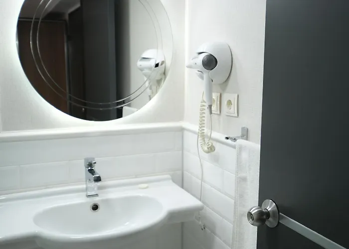 Hotel Uestuen Alsancak 3*