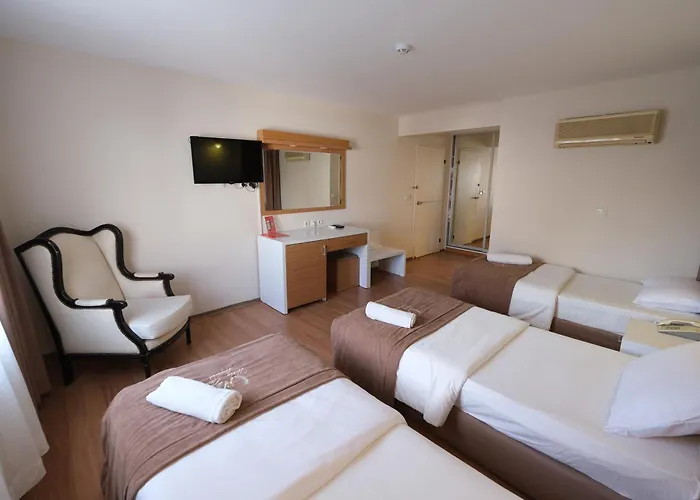 Hotel Uestuen Alsancak 3*