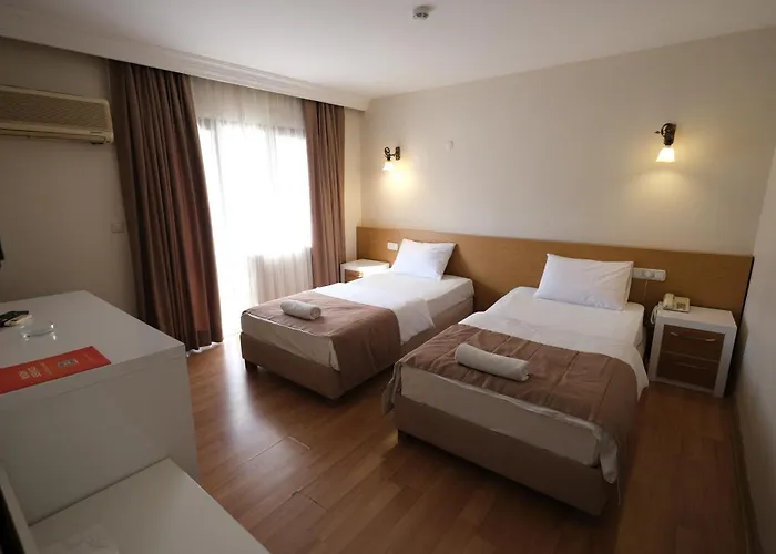 Uestuen Alsancak 3* İzmir