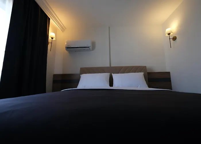 Hotel Uestuen Alsancak 3*