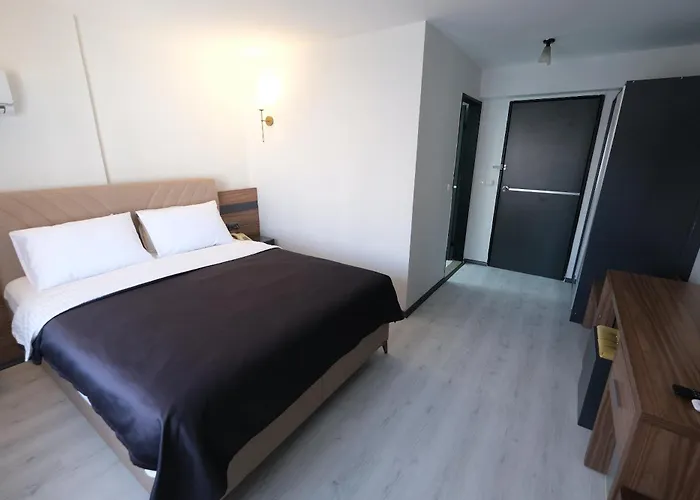 Hotel Uestuen Alsancak 3*