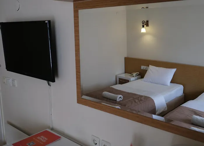 Uestuen Alsancak Hotel 3*