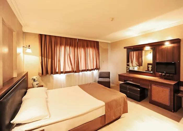 Uestuen Alsancak Hotel 3*