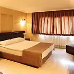 Uestuen Alsancak 3*