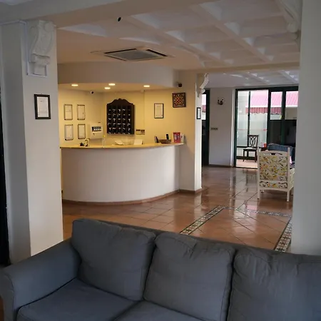 Uestuen Alsancak 3*