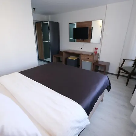 Uestuen Alsancak 3*